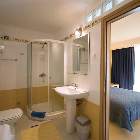 Alba - Two Bedroom Apartment *